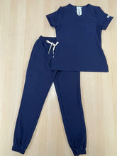 Cargar imagen en el visor de la galería, JOGGER Licrado Pantalón y Blusa Dama en Antifluidos Azul Oscuro  REF.: PB 534 RNAO