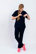 Cargar imagen en el visor de la galería, Pantalón y Blusa Dama Antifluidos Azul Noche REF.: PB032AJAN