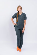 Cargar imagen en el visor de la galería, Pantalón y Blusa Dama Antifluidos gris oscuro REF.: PB032AJGO