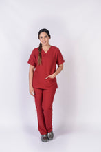 Cargar imagen en el visor de la galería, Pantalón y Blusa Dama Antifluidos vino tinto REF.: PB032AJVT