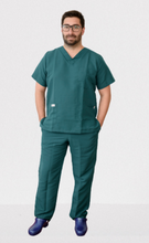 Cargar imagen en el visor de la galería, Pantalón y Blusa Unisexo Antifluidos Verde Jade Oscuro REF.: PB021AJVJO