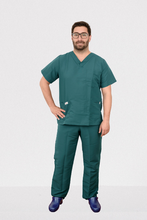 Cargar imagen en el visor de la galería, Pantalón y Blusa Unisexo Antifluidos Verde Jade Oscuro REF.: PB021AJVJO