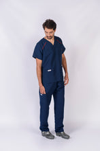 Cargar imagen en el visor de la galería, Pantalón y Blusa Unisexo Antifluidos Azul Oscuro REF.: PB324AJAO-RO