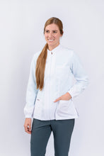 Cargar imagen en el visor de la galería, Bata para Dama en Antifluidos Blanco 3/4 resortes en puños REF: LB171AJ