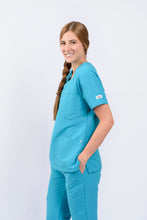 Cargar imagen en el visor de la galería, Pantalón y Blusa Dama Antifluidos azul aguamarina REF.: PB032ANAGO