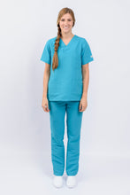 Cargar imagen en el visor de la galería, Pantalón y Blusa Dama Antifluidos azul aguamarina REF.: PB032ANAGO