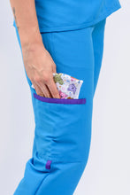 Cargar imagen en el visor de la galería, Pantalón y Blusa Dama en antifluidos Azul Turquesa REF.: PB235AJAT-M