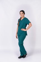 Cargar imagen en el visor de la galería, Pantalón y Blusa Dama Antifluidos verde jade oscuro REF.: PB032AJVJO