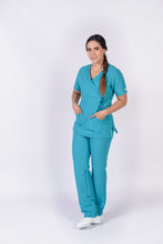Cargar imagen en el visor de la galería, Pantalón y Blusa Dama en antifluidos azul aguamarina REF.: PB179AJAGO-AO