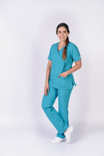 Cargar imagen en el visor de la galería, Pantalón y Blusa Dama en antifluidos azul aguamarina REF.: PB179AJAGO-AO